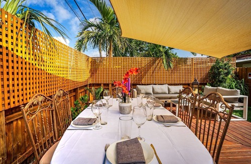 North Miami Beach House | Tropical Retreat. Stunning Home in North Miami Beach.
