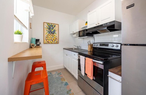 South Lake Apartment | Tropical Retreat 8 mins to the Beach