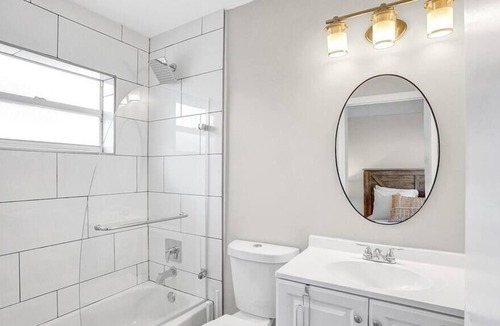Harbordale Apartment | Tropical & Trendy 1BR-Full Kitchen- Off 17th ave!