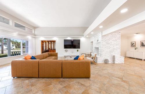Ojus House | Tropical Waterfront Family Oasis - Amazing Location