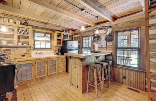 Peaks Cabin | Trout Stream Access! Rural Buchanan Cabin