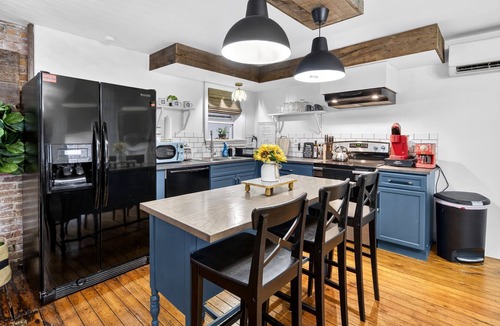Troy House | Troy Retreat: Theater, Games & Parking
