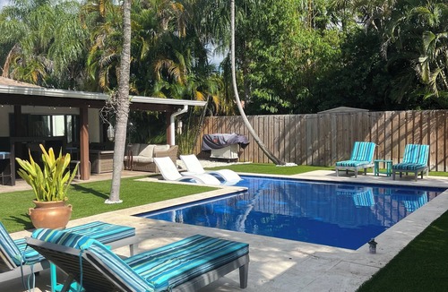 Lake Ridge House | Turtle Nest Bungalow -with Private Backyard Oasis, Fort Lauderdale