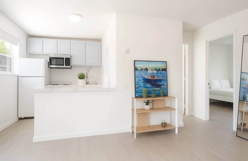 Riverside Park Apartment | Two 2BR APTS Getaway 4BR Total Free Parking!