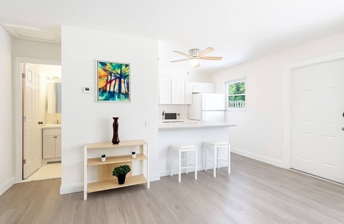 Riverside Park Apartment | Two 2BR APTS Getaway 4BR Total Free Parking!
