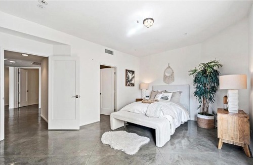 Venice Apartment | Two Bedroom Coastal Retreat with Modern Interiors