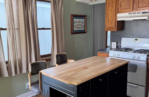 Westerville House | Two Bedroom Cottage House in Uptown Westerville
