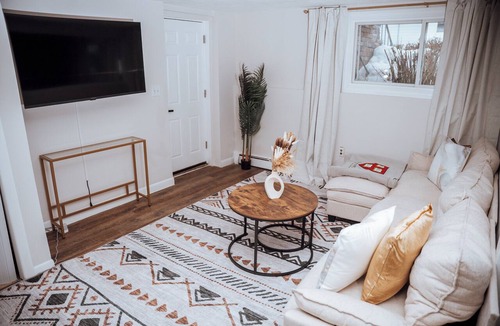 Revere House | Two Bedroom Home, 10min Downtown Boston, Logan Airport and Free Parking