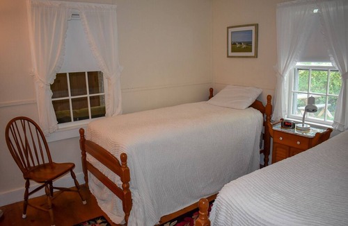 Northwest Harwich House | Two bedroom just .4 miles from Pleasant Street Beach