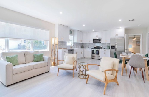 Lake Ridge House | TWO Casitas | Victoria Park | 30+ Night Stays Only