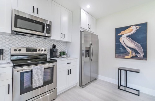Lake Ridge House | TWO Casitas | Victoria Park | 30+ Night Stays Only