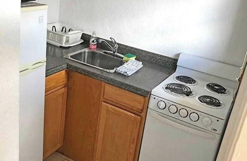 Pompano Beach Hotel | Two double bed studio with kitchen, partial ocean view