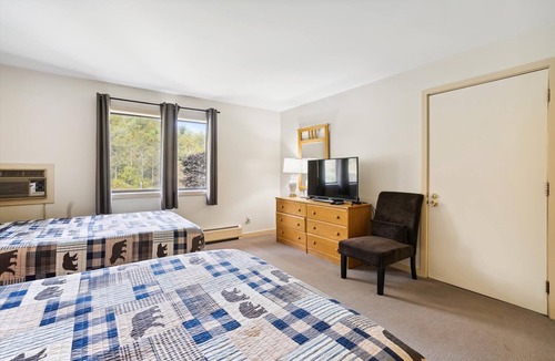 West Bridgewater Hotel | Two Double bed Standard Hotel room 219