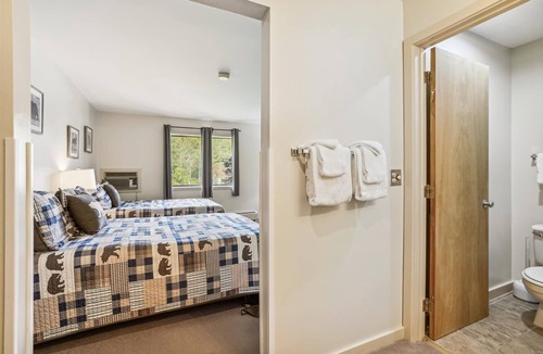 West Bridgewater Hotel | Two Double bed Standard Hotel room 219