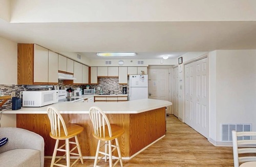 Ocean City Condo | Two-Level Condo with Balcony, Central AC, Washer/Dryer & WiFi - Near the Beach