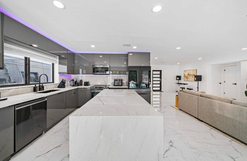 Golden Glades House | Two Neighboring Villas in The Heart of Miami