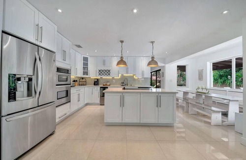 Golden Glades House | Two Neighboring Villas in The Heart of Miami