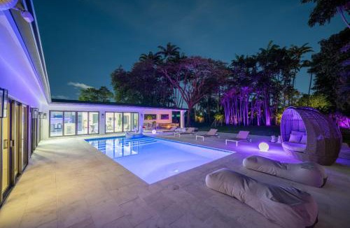 Golden Glades House | Two Neighboring Villas in The Heart of Miami