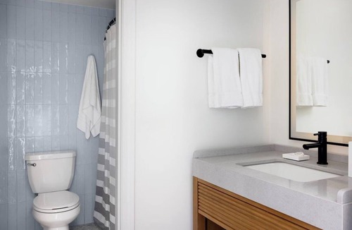 South Yarmouth Hotel | Two Relaxing Rooms with Pool Access for Seaside Lovers | Oceanfront Stay