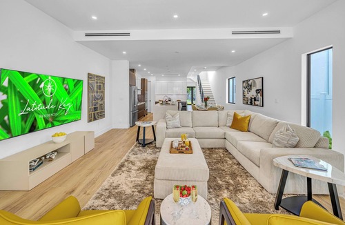 Harbordale House | Two Townhouses/Heated Pools/Centrally Located/Malibu Key