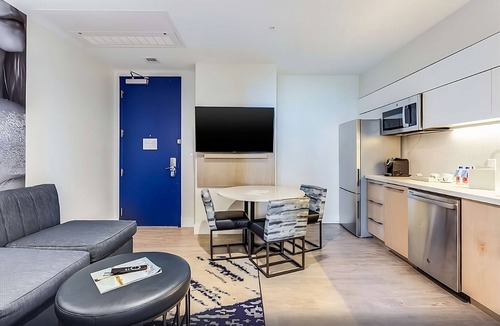 Ojus Hotel | Two Units | Modern Stays | Rooftop Pool | Near Aventura Mall & Beach