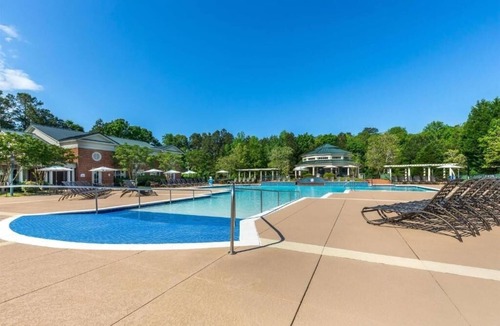 Berkeley Hotel | Two Units with 4BR Suite with Balcony, Spacious Living Room & Kitchen