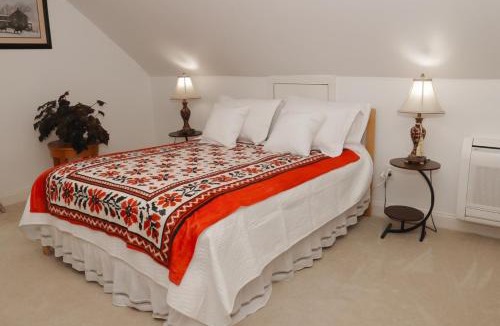 Barrington Apartment | Ukrainian Getaway, 8 min to beach, World Cup 35 miles