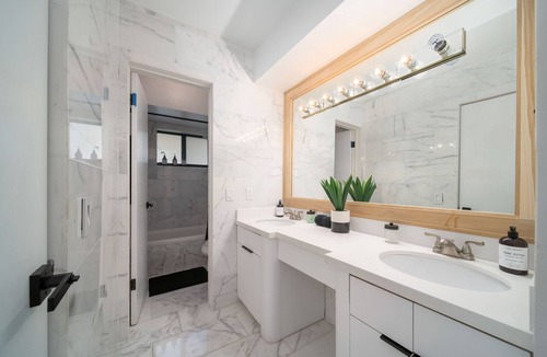 Overtown Villa | Ultimate Luxe 8BR Villa with Pool, Billiards, Cinema, Poker & More!