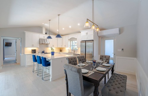 Lauderdale-by-the-Sea House | Ultimate Beach Escape Pool, Spa, Game Room & Walk to the Ocean, Shops & Food