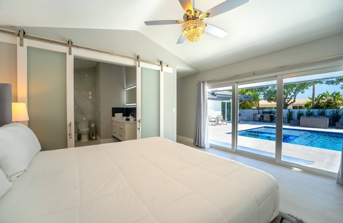Lauderdale-by-the-Sea House | Ultimate Beach Escape Pool, Spa, Game Room & Walk to the Ocean, Shops & Food