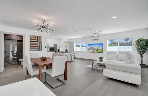 Deerfield Beach Villa | Unique 3-storey Home w/Beautiful Lakefront View
