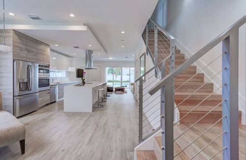 Coral Way Villa | Unique 8BR Townhouse w/Heated Pools – 10% Off Thanksgiving!