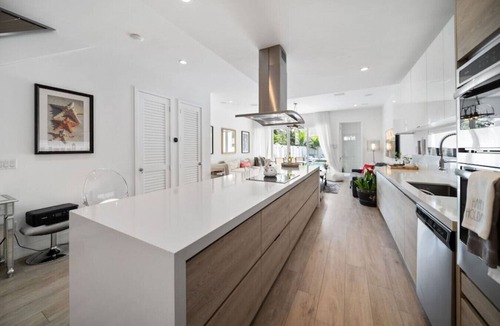 Coral Way Villa | Unique 8BR Townhouse w/Heated Pools – 10% Off Thanksgiving!