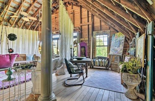 Wallburg House | Unique Barn Farm Stay w/Game Room & Farm Views