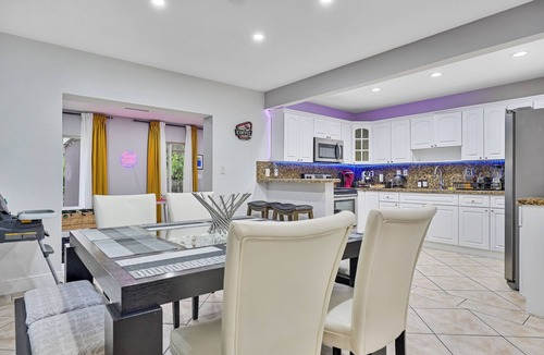 Coral Way House | Unique Escape GameRoom! Bar, BBQ, Spacious, and Near Beach
