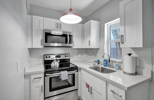 Victoria Park Apartment | Unique Las Olas Stay Pool Free Parking