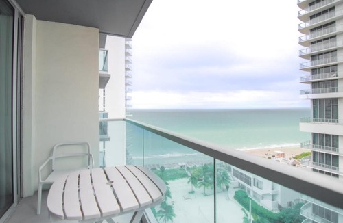 Hollywood South Central Beach Apartment | Unique Ocean View Apartment by Miami Te Espera - Hallandale Beach 15L