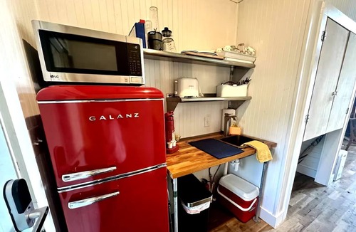 Kitty Hawk Cabin | Unique Soundfront Rental Set in Kitty Hawk Woods Coastal Preserve of North Carolina