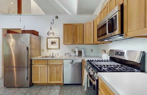 West Tisbury House | Uniquely designed island retreat with fast WiFi & private W/D - dogs welcome