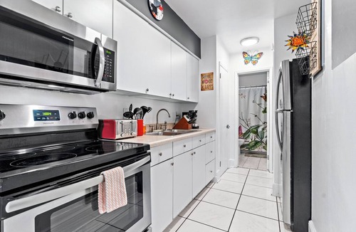 Middle River Terrace Apartment | Unit 1 - Cozy apartment in Fort Lauderdale