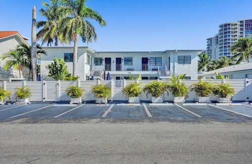 North Beach Apartment | UNIT #2 Waves on Desoto Studio with Pool