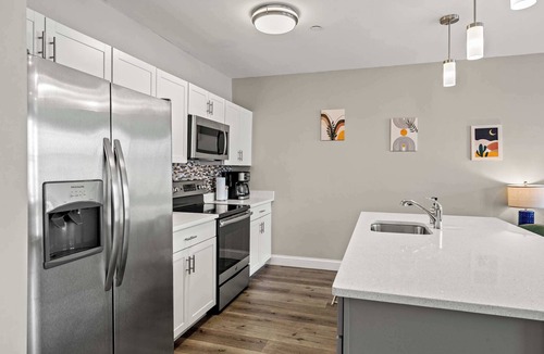 Chelsea Apartment | Unit 31 1BR with Den Office Space Long-term stays