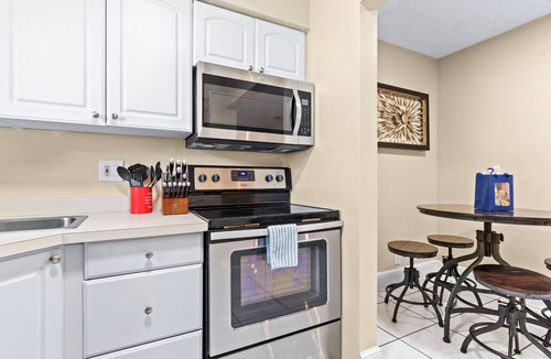 Middle River Terrace Apartment | Unit 4 - Cozy apartment in Fort Lauderdale