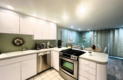 Hyannis House | Unit 68 Marsh & Ocean Views 3BD-A/C, Private Rooftop Deck, Association Beach & Pool