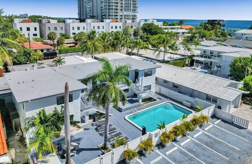 North Beach Apartment | UNIT #7 Waves on Desoto Studio with Pool