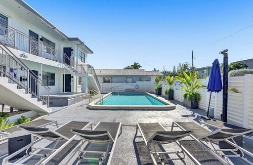North Beach Apartment | UNIT #7 Waves on Desoto Studio with Pool