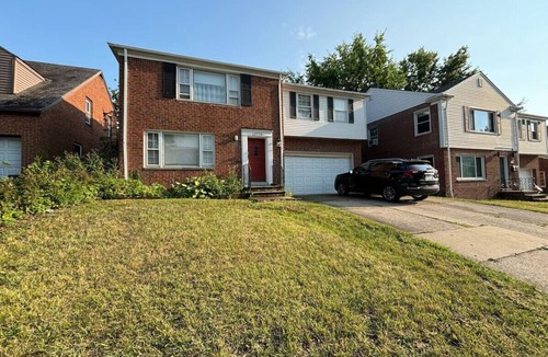 University Heights House | University Heights! 2 king beds (Upper Duplex) in prime location