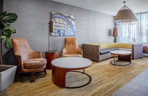 Northwest Yonkers Hotel | Untermyer Gardens King Room with Gym