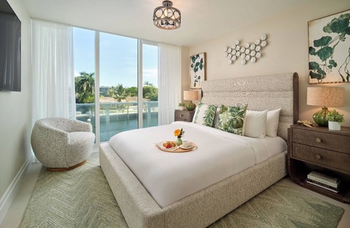 17th Street Causeway Hotel | Unwind in a Stylish Coastal Room Perfectly Located Near the Marina