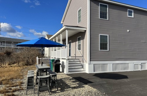 Hampton House | Unwind Oceanside Private single family home